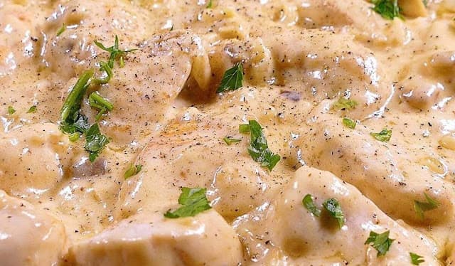 Titelbild für Hähnchenbrust in einer Knoblauch Parmesansoße