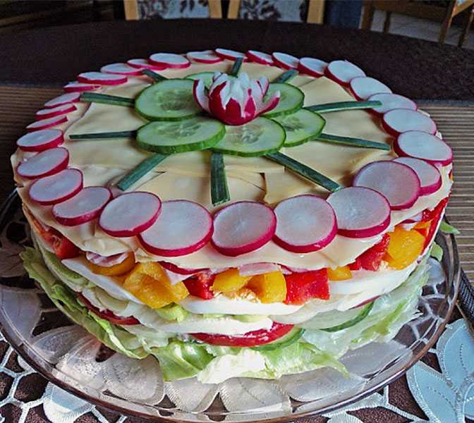 Titelbild für Party – Salattorte Blickfang auf jeder Feier