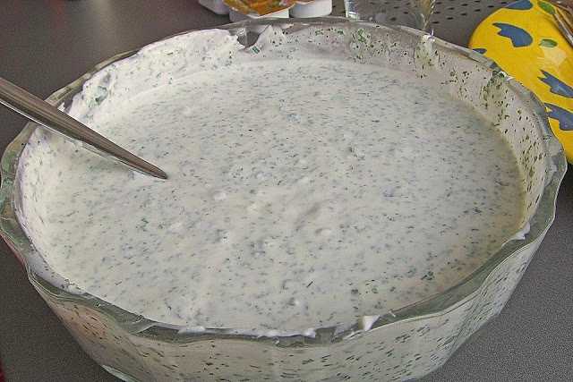 Titelbild für Knoblauchsoße mit Schmand und Joghurt