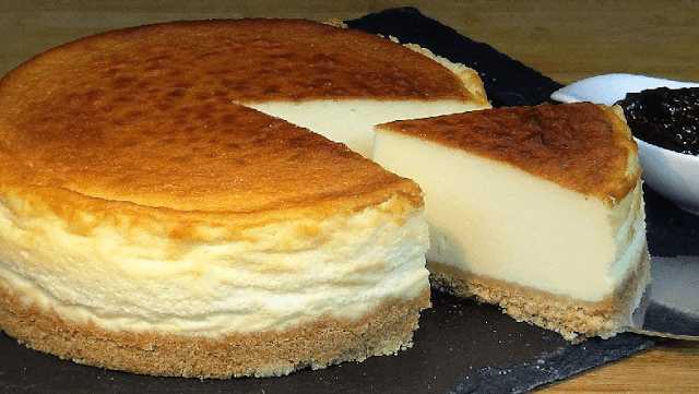 Titelbild für Schmilzt auf der Zunge, Käsekuchen mit Vanillepudding !