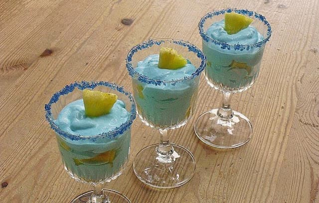 Titelbild für “Swimmingpool” Dessert, erfrischend und in 10 Minuten fertig !