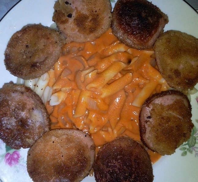 Titelbild für DDR MAKKARONI MIT TOMATENSOSSE UND JÄGERSCHNITZEL, EINFACH SUPER LECKER!