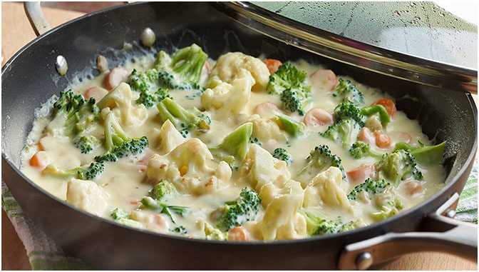 Titelbild für BLUMENKOHL BROKKOLI GEMÜSE MIT CREMIGER KÄSESAUCE