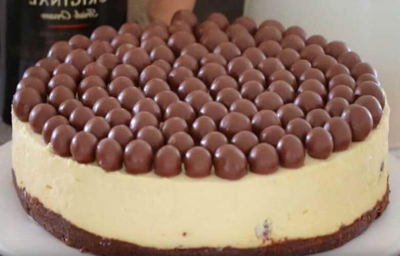 Titelbild für WEISSE SCHOKOLADE KÄSEKUCHEN MIT BAILEYS UND MALTESE