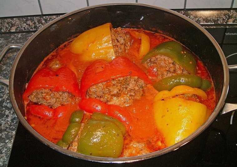 Titelbild für GEFÜLLTE PAPRIKA NACH UROMA SUSANNE