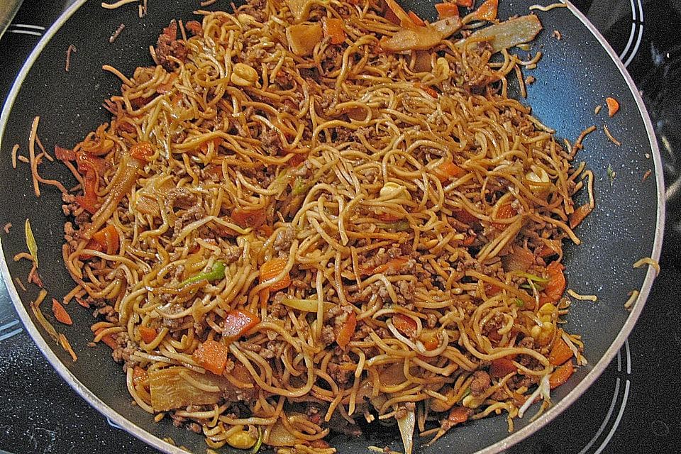 Titelbild für Glasnudelpfanne mit Hackfleisch