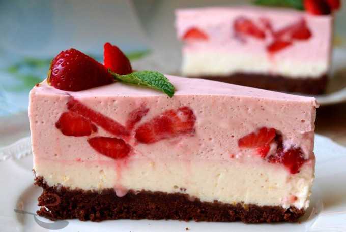 Titelbild für Quark-Sahne-Erdbeertorte ohne Backen