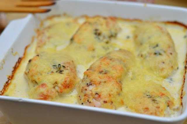 Titelbild für Überbackene Hähnchenbrust in Sahnesoße