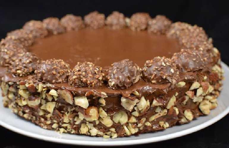 Titelbild für In 20 Minuten fertig und ohne Backen, Ferrero Rocher Torte