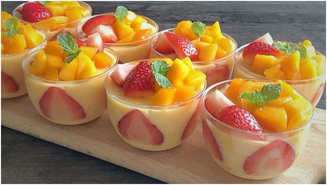 Titelbild für Leichtes Erdbeer-Mango Dessert