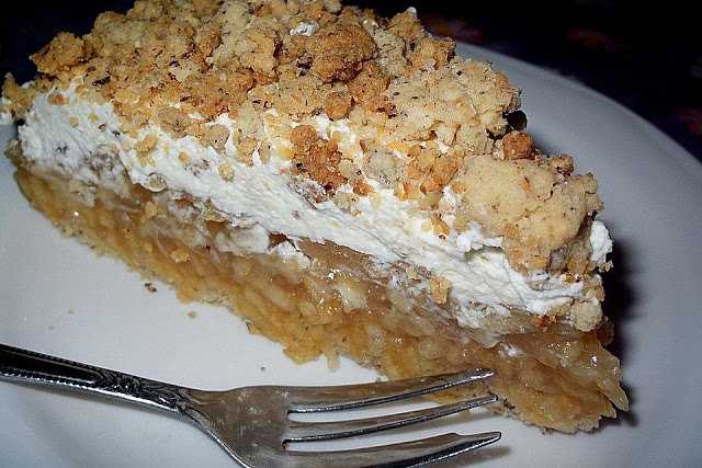 Titelbild für Apfel Nusskuchen mit Vanillepudding