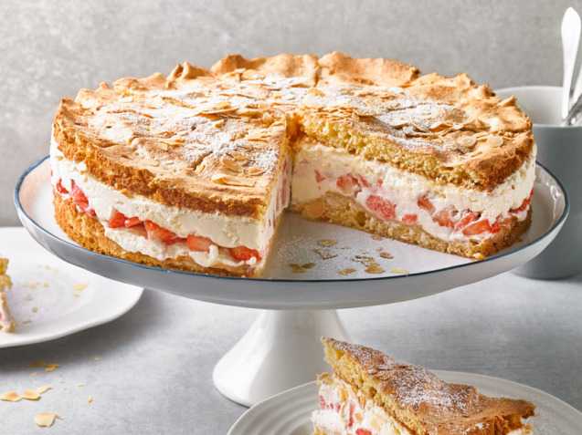 Titelbild für SCHNEEMOUSSE ERDBEERTORTE