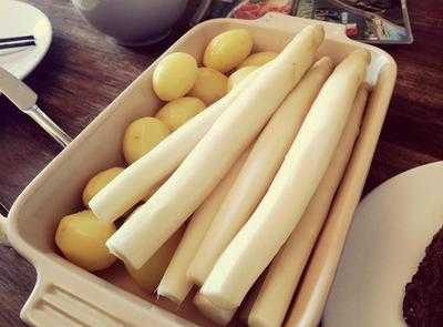 Titelbild für Die Soße ist zum Reinlegen: Spargel Kartoffel Auflauf