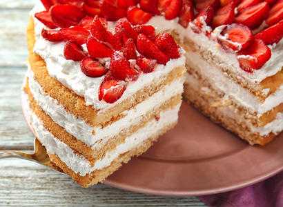 Titelbild für Erdbeer-Vanille-Torte mit Skyr