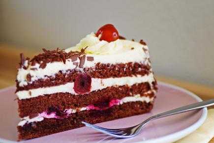 Titelbild für STRACCIATELLA KIRSCHTORTE