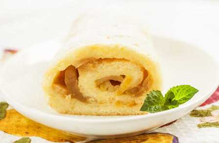 Titelbild für OMAS BISKUITROULADE