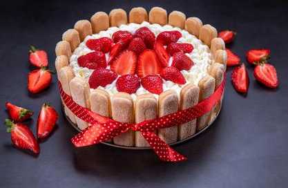 Titelbild für ERDBEER – TIRAMISU – TORTE