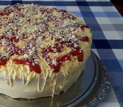 Titelbild für ERDBEER-SPAGHETTIEIS-TORTE