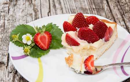 Titelbild für ERDBEER-JOGHURT-TORTE