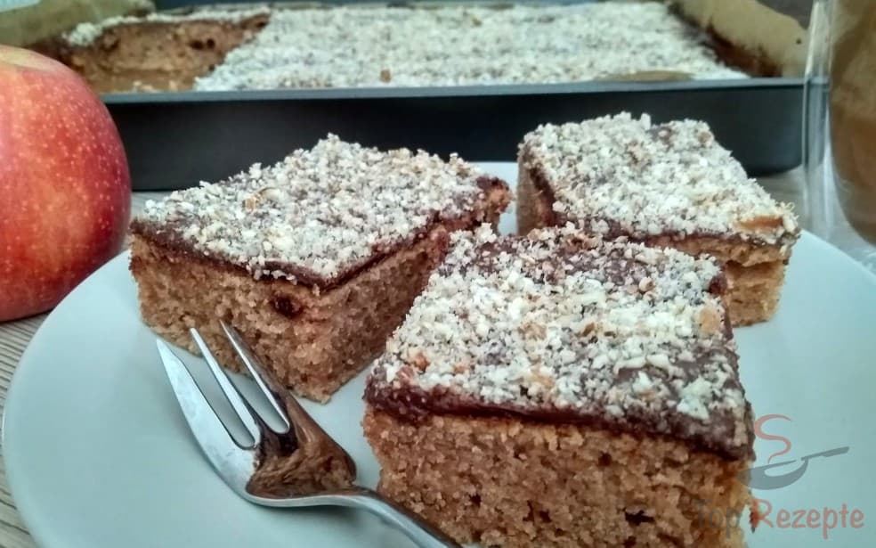 Titelbild für Apfel-Gewürzkuchen (ein Tassenrezept)