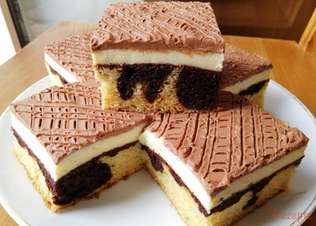 Titelbild für Quark-Blechkuchen (Tassenrezept)