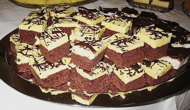 Titelbild für Schmilzt auf der Zunge, Eierlikörkuchen vom Blech!