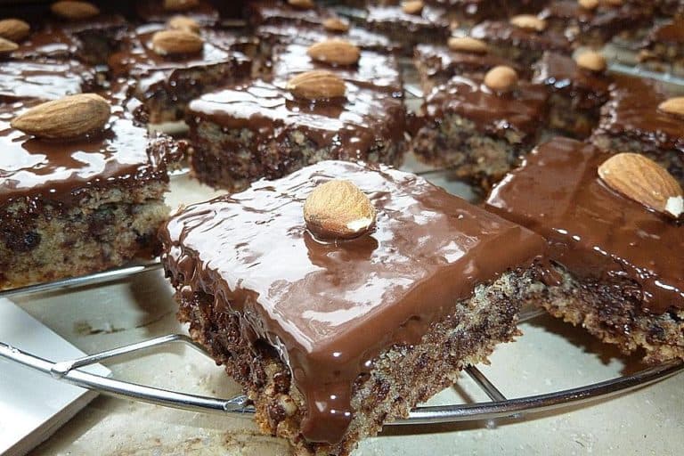 Titelbild für geschmackvoll – SCHOKOLADE – MANDEL – SCHNITTEN