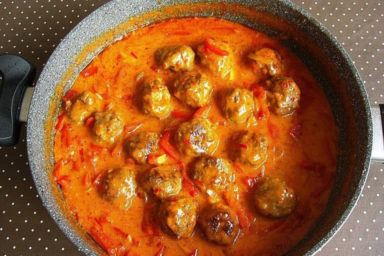 Titelbild für HACKBÄLLCHEN IN PAPRIKARAHMSAUCE