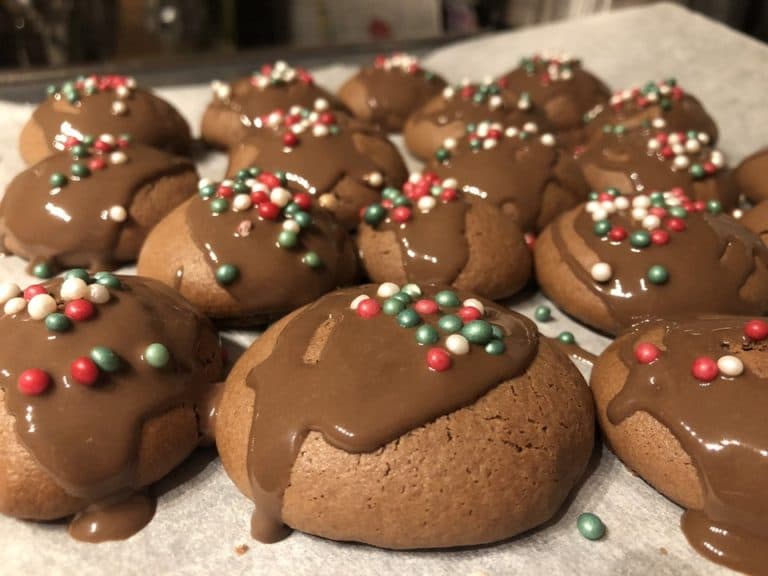 Titelbild für geschmackvoll – SUPERSCHNELLE NUTELLA-PLÄTZCHEN