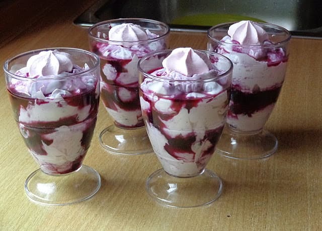 Titelbild für geschmackvoll – HEIDELBEER-MASCARPONE DESSERT