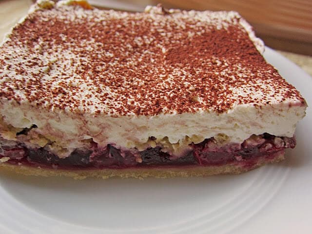 Titelbild für geschmackvoll – Feuerwehrkuchen (Kirschkuchen mit Streusel)
