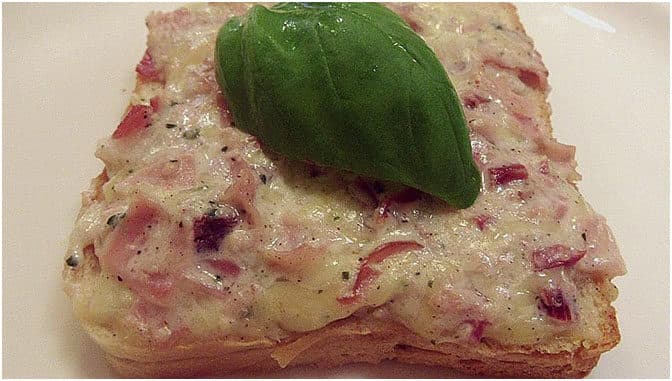 Titelbild für geschmackvoll – Falscher Flammkuchen