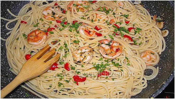 Titelbild für geschmackvoll – Spaghetti mit Knoblauch und Garnelen