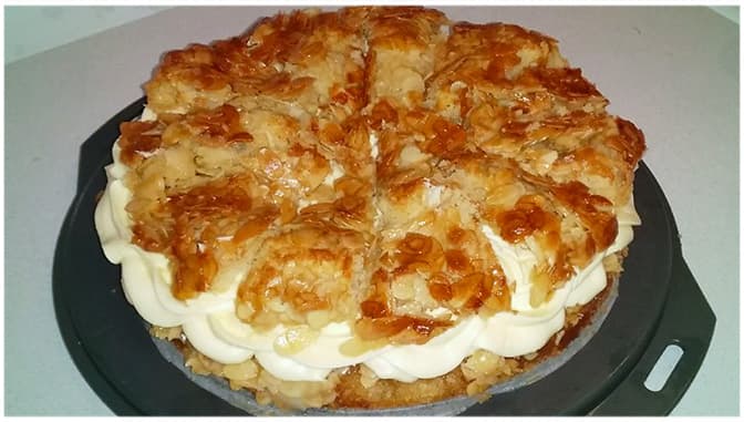 Titelbild für geschmackvoll – NACH DIESEM BIENENSTICH-REZEPT FRAGEN UNS ALLE, SO GEHT’S !