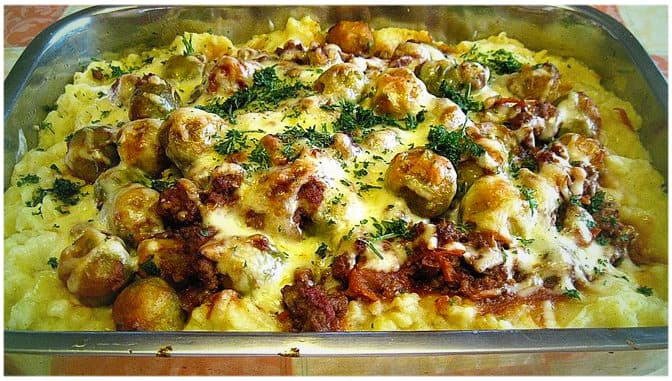 Titelbild für geschmackvoll -Rosenkohlauflauf mit Hackfleisch und Kartoffeln