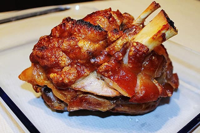 Titelbild für geschmackvoll – gebratene Schweinshaxen