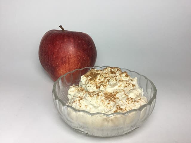 Titelbild für geschmackvoll – Weihnachtliches Fitness Dessert Apfel-Zimt-Magerquark