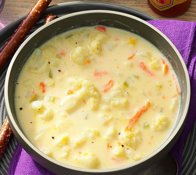 Titelbild für geschmackvoll – Blumenkohlsuppe mit 6 zutaten