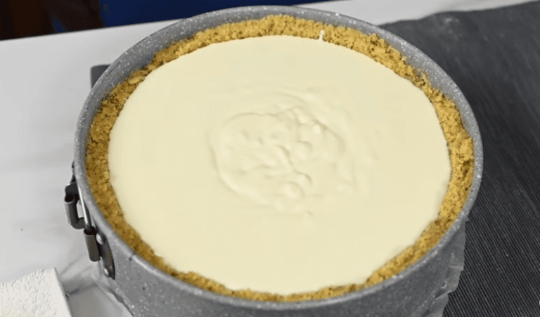 Titelbild für geschmackvoll -QUARKKUCHEN MIT KEKSBODEN UND ERDBEEREN