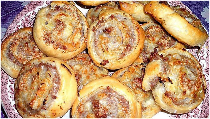 Titelbild für geschmackvoll – Mettschnecken, Einfach und schnell!