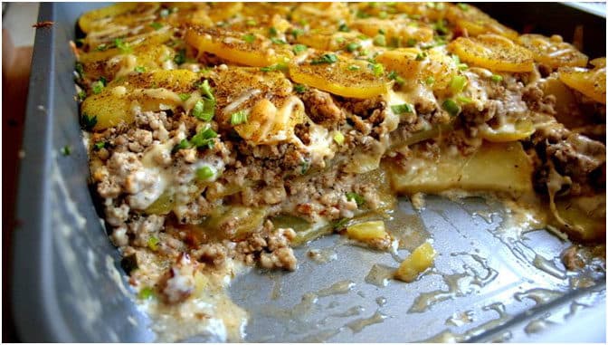 Titelbild für geschmackvoll – Kartoffel-Auflauf mit Hackfleisch und Curry-Käsesoße