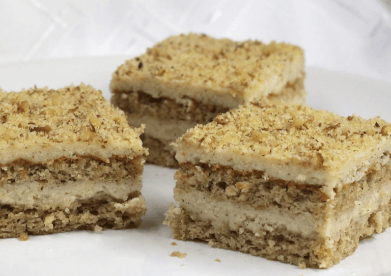 Titelbild für WALLNUSSSCHNITTE MIT KAFFEE