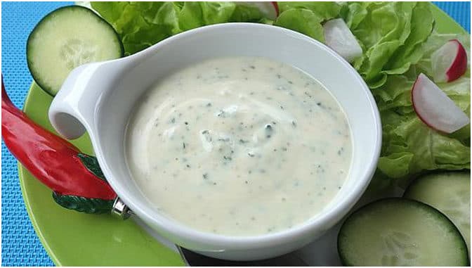 Titelbild für geschmackvoll – Salatdressing wie das Joghurtdressing in der Pizzeria