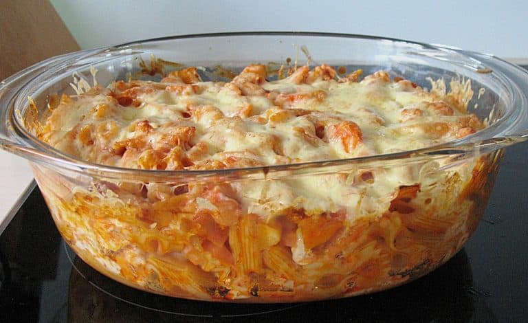 Titelbild für geschmackvoll – SANNES MAKKARONI-HÄHNCHEN-AUFLAUF