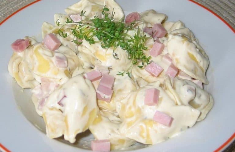 Titelbild für geschmackvoll – TORTELLINI MIT KÄSE SAHNE SOSSE