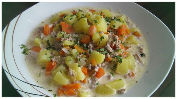 Titelbild für geschmackvoll – Kartoffel Hackfleisch Topf mit Schmand und Möhren