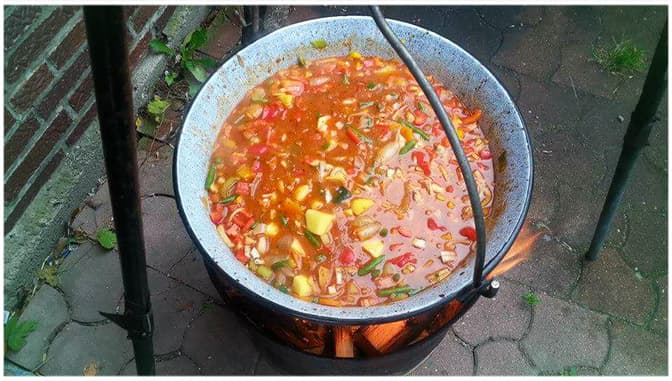 Titelbild für geschmackvoll – Kesselgulasch ca 30 l alle Zutaten, Ideal für jede Party oder Feier