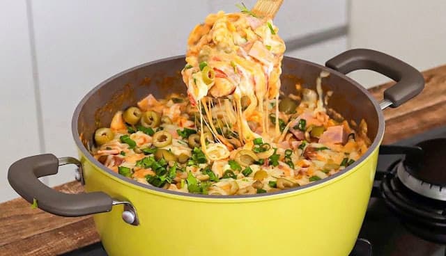 Titelbild für geschmackvoll – 30 MINUTEN GEMÜSEEINTOPF MIT MOZARELLA