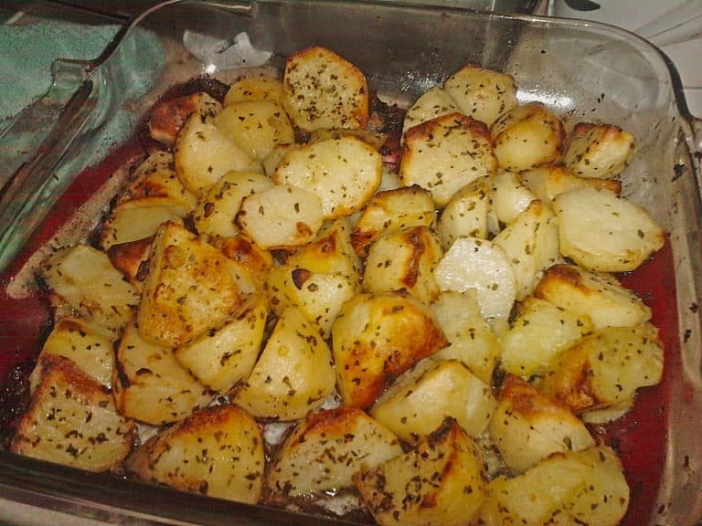 Titelbild für GRIECHISCHE KNOBLAUCHKARTOFFELN, EINFACH UND SUPER LECKER!