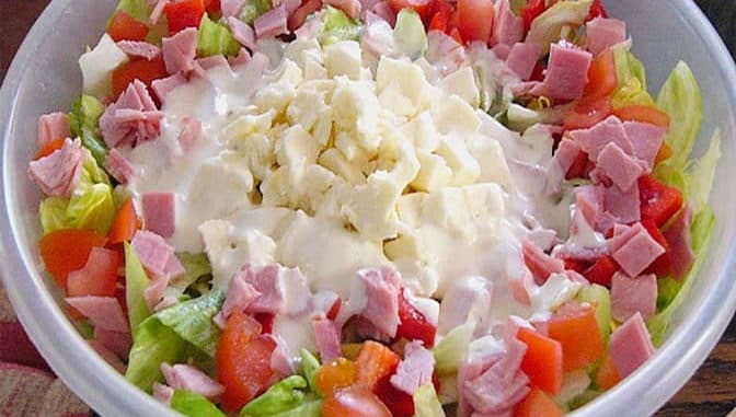Titelbild für geschmackvoll – CHEFSALAT MIT SCHMAND DRESSING, DER PERFEKTE SNACK!